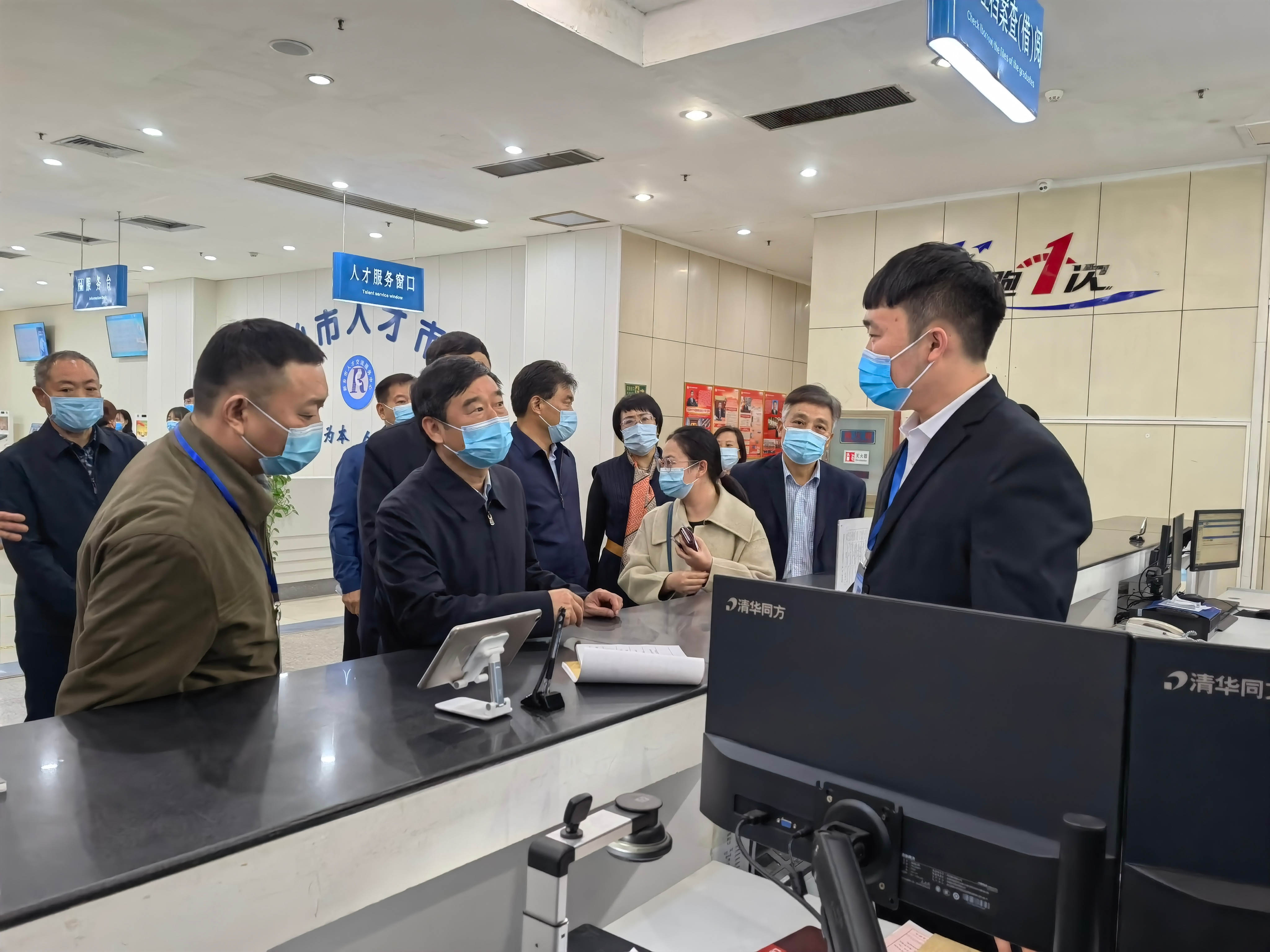 省人大常委会参观调研新乡智能化设备项目市场