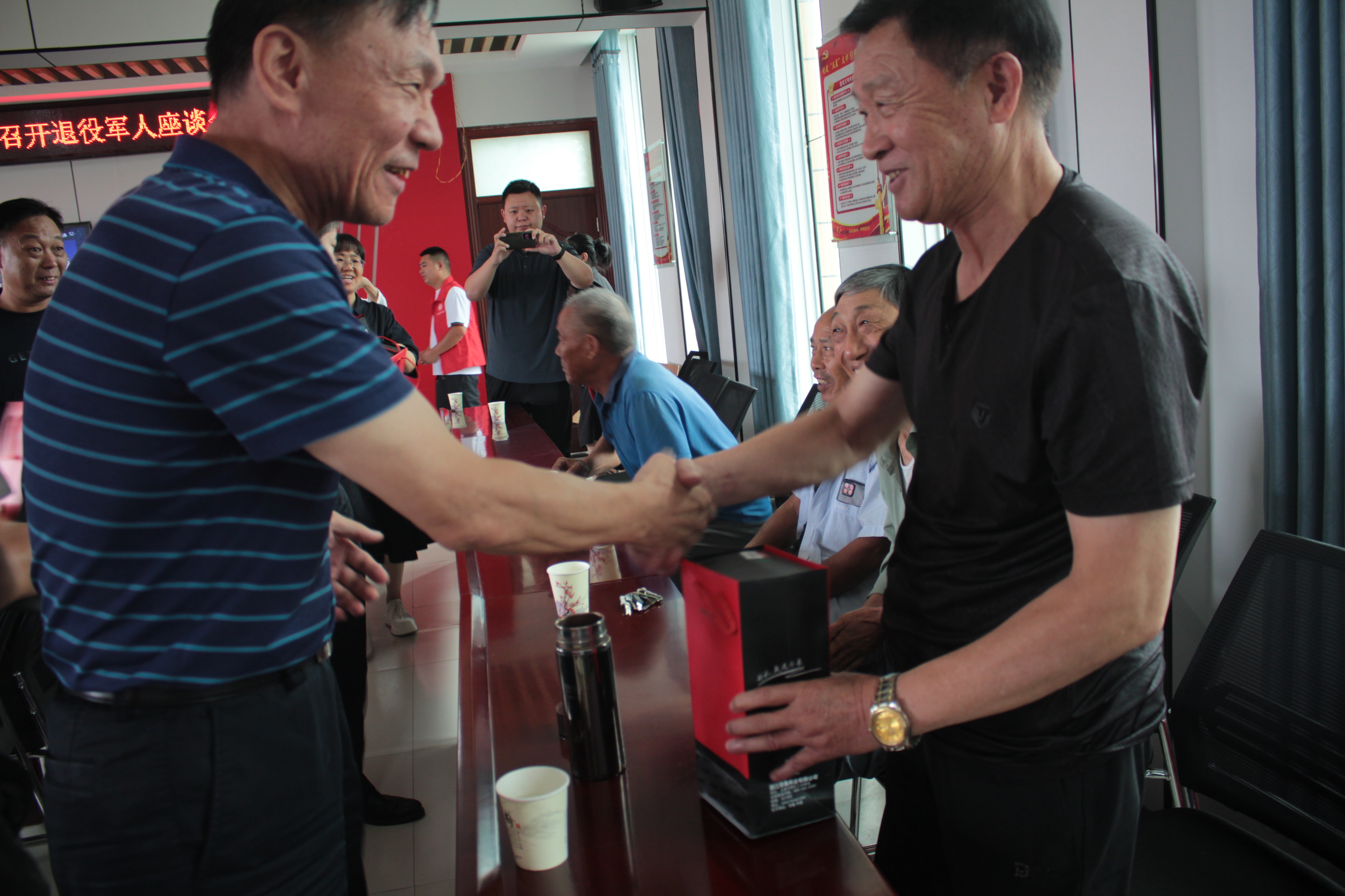 赋能精神文明,助力乡村振兴,罗飞能源在行动