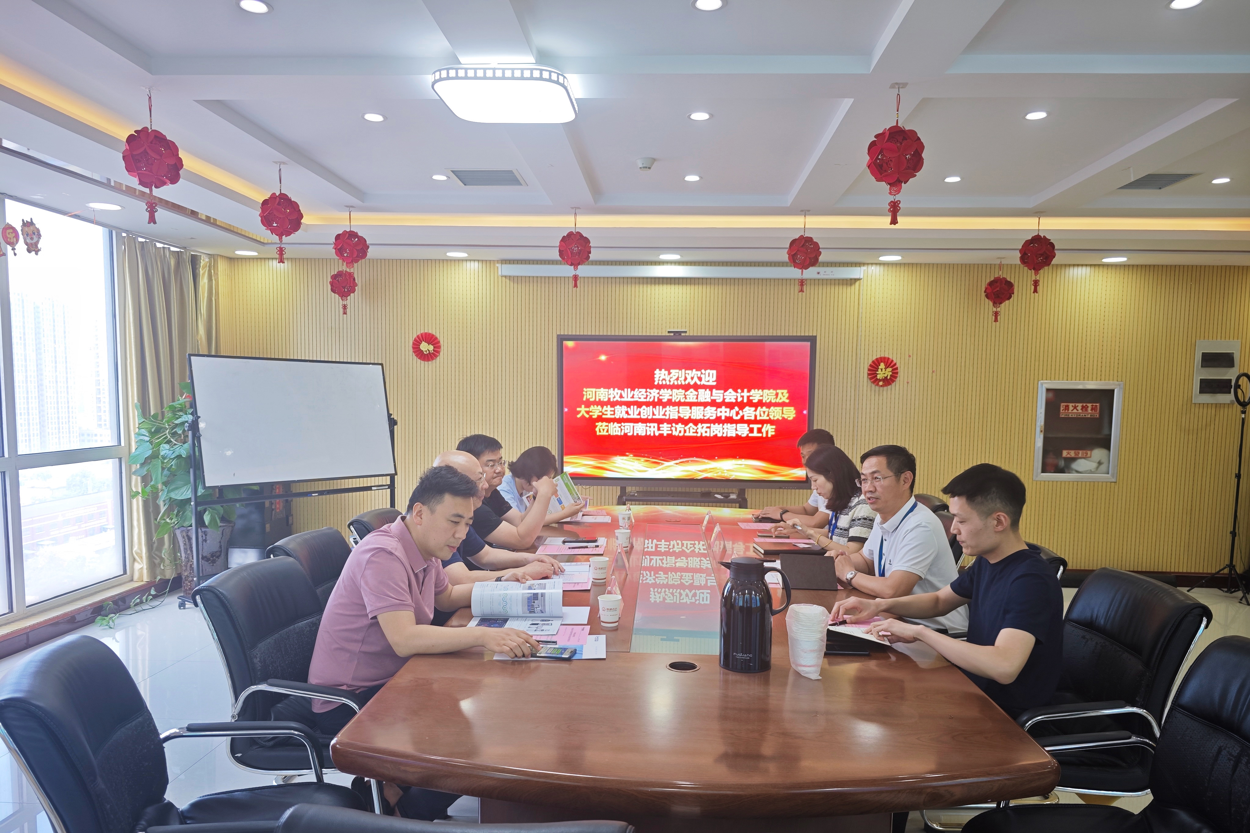 重庆牧业经济学院金融与会计学院党委书记陈复昌一行莅临罗飞能源